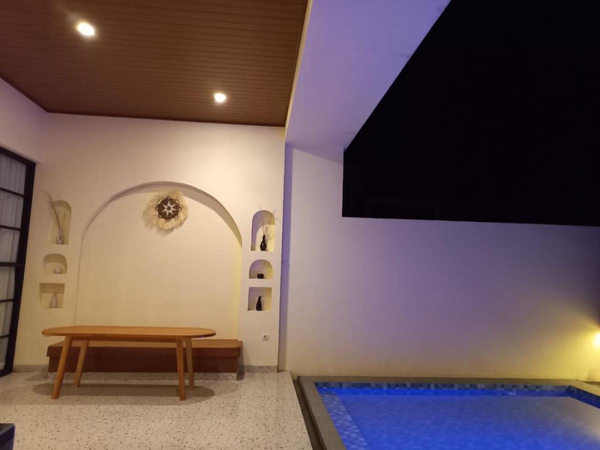 Azalea Room By The Anp Villas Cikundul Room photo